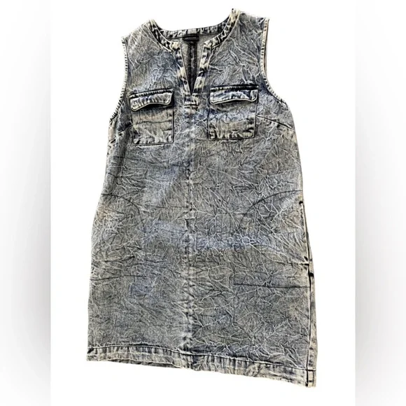 Who What Wear Distressed Denim Midi Dress with Pockets Size Medium - Picture 2 of 13